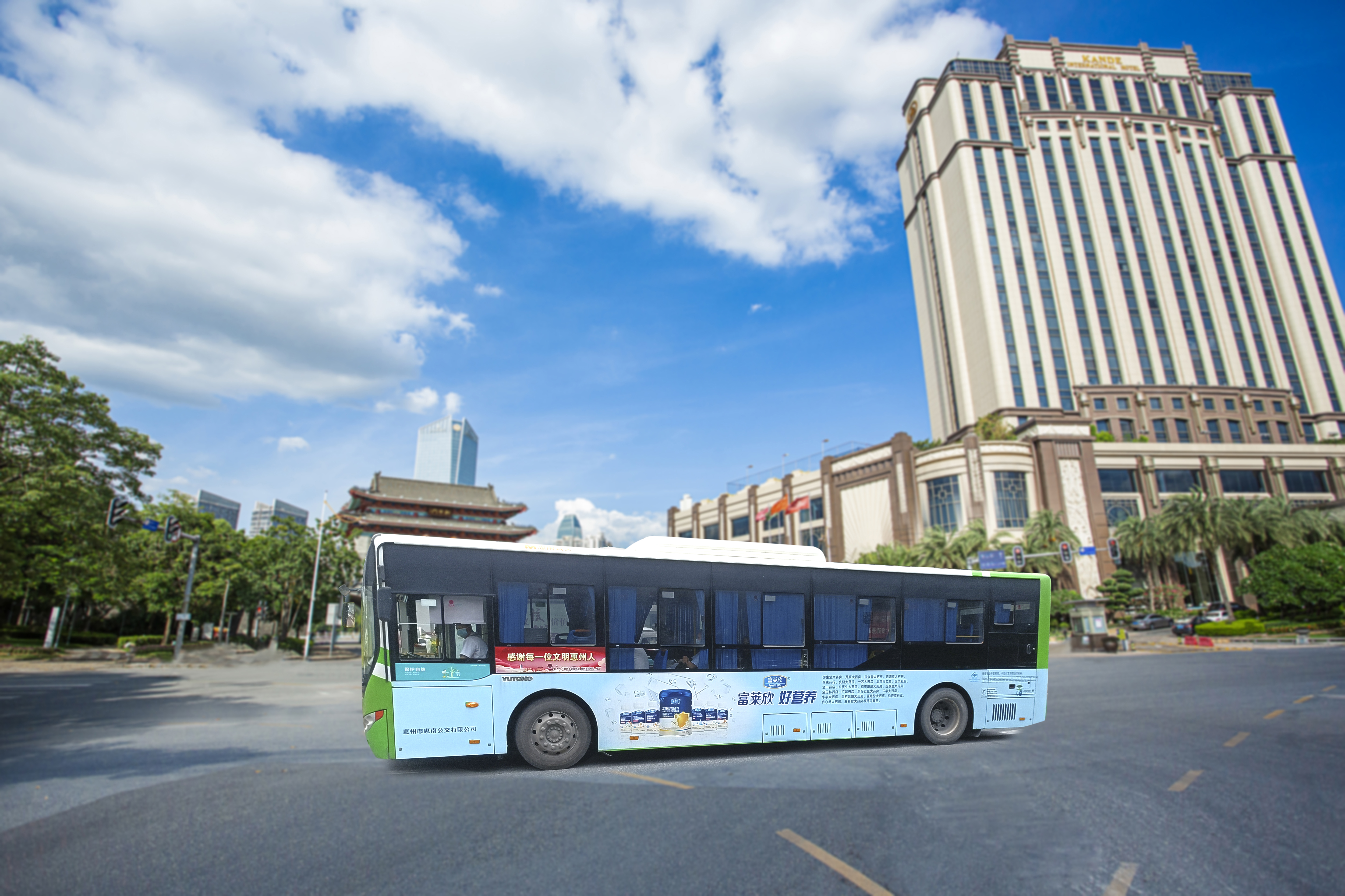 富萊欣品牌建設再加速，惠州連續(xù)三年30輛公交車體廣告上線